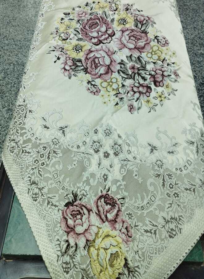 مفرش طاولة مربع 