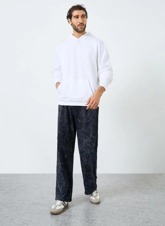 ستايلي هودي واسع من فليس ثقيل بتطريز خلفي