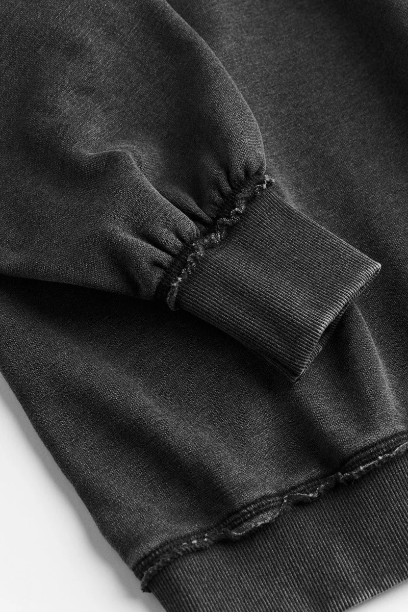 اتش اند ام بلوزة رياضية بقصّة فضفاضة