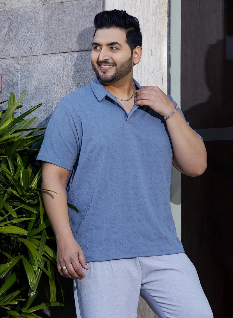 انستافاب بلس تيشيرت بولو رجالي أزرق فاتح بنقوش عروق ملمسية مقاس بلس للملابس الكاجوال