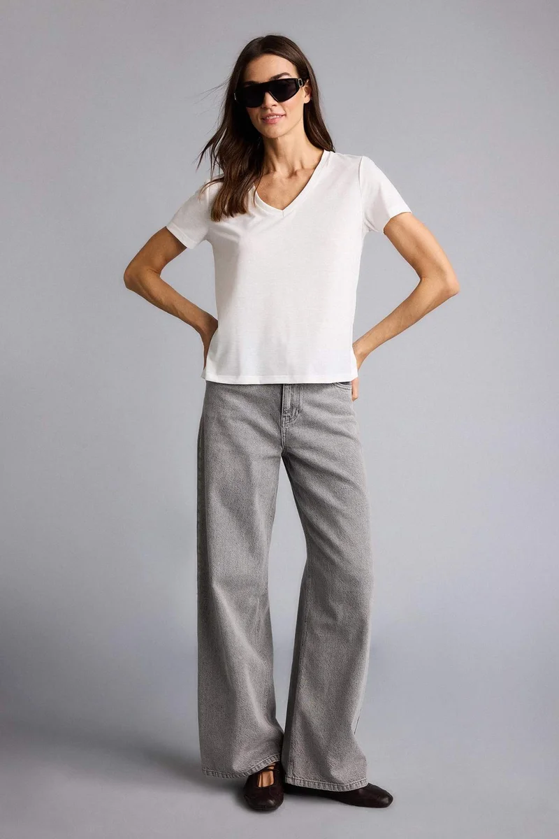 ديفاكتو Regular Fit V-Neck Basic Short Sleeve T-Shirt