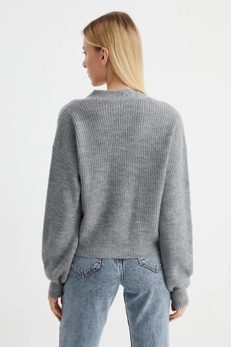 Alexander Gardi V-Neck Buttoned Knit Cardigan (B22-5753)
