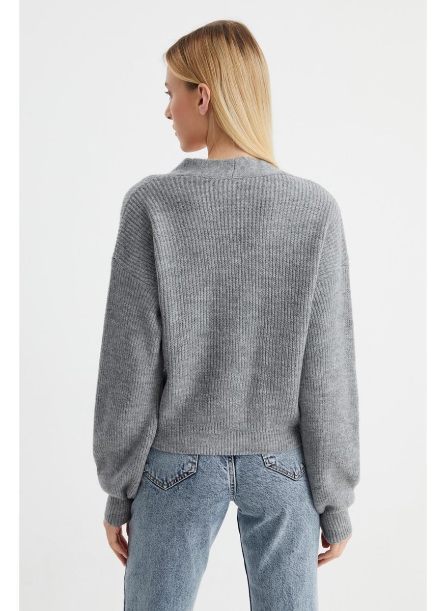 Alexander Gardi V-Neck Buttoned Knitted Cardigan (B22-5753)  - Image 4