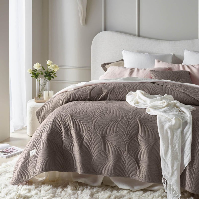 ROOM99 Feel Elegant Brown Bedspread 170 x 210 cm  Versatile as a Bed Throw or Sofa Throw  Quilted  Perfect as a Velvet Bedspread