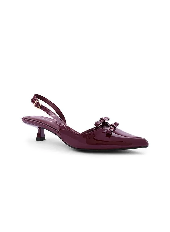 أيقون Glamorous heel shoes perfect for special events.