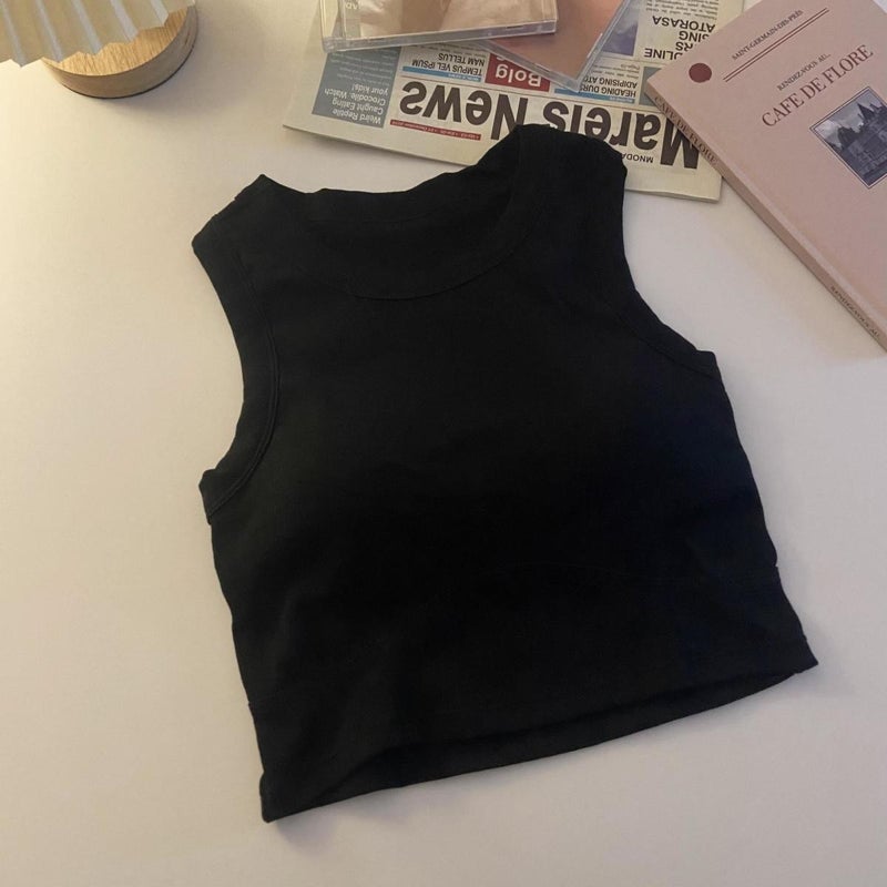 قميص بدون أكمام بتصميم نسائي مع حزام قاعدة وسادة صدر ضيق الشكل - Image 1