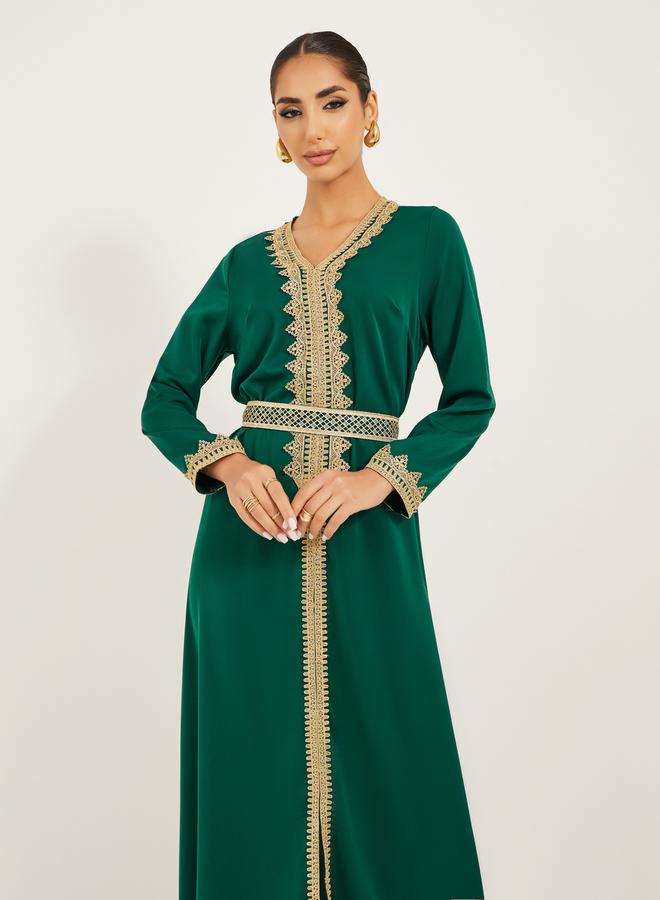 Styli Arabic Kaftan with V neck and gold lace trims at neckline, sleeve hem and centre front along with fabric belt. Lace trim on fabric belt - Image 2