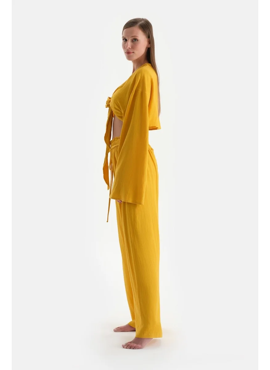 داجي Yellow Tie Front Short Shirt