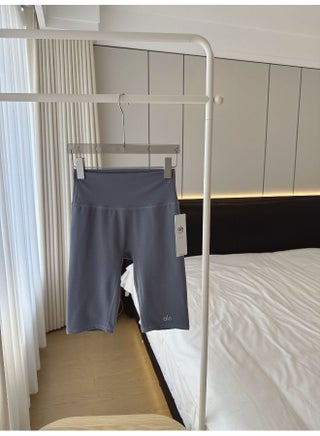Gray M