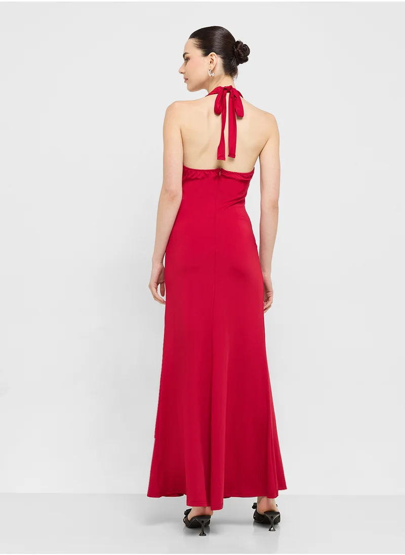 جينجر Ruched Halter Maxi Dress