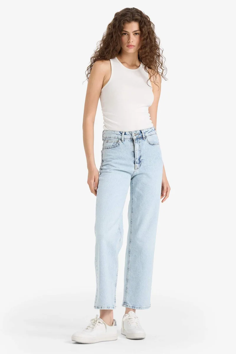 ديفاكتو Fitted Crew Neck Basic White Tank Top