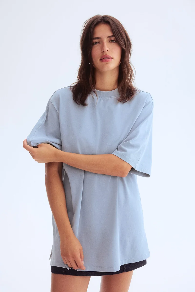 اتش اند ام تي-شيرت بمظهر مغسول