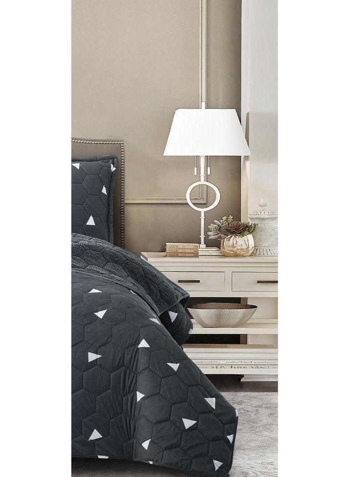 Horse compressed double quilt set made of soft velvet to give you warmth and comfort - Image 4