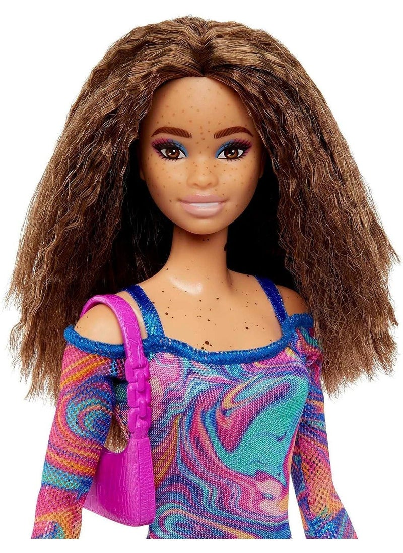 Barbie Fashionistas Doll #206 with Crimped Hair & Freckles, Rainbow Marble-Print Dress, Green Mules & Purse  - Image 5