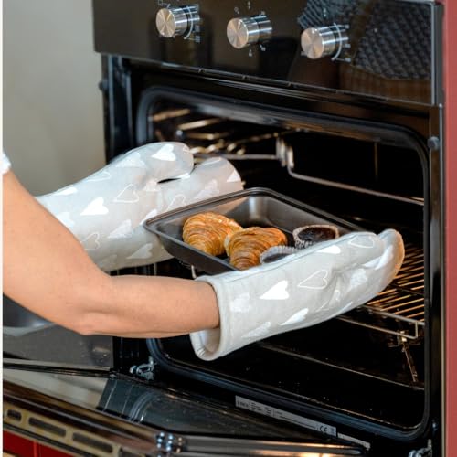 Oak & Lily 100% Cotton Oven Mittens (Set of 2) | Heat Proof, Quilted & Washable | 15 x 30 cm | European Quality Oven Mitts | Ideal for Cooking & Baking | Beige & Ivory Heart - Image 4