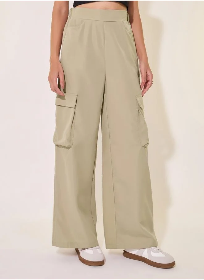 Styli Solid Mid-Rise Wide Leg Cargo Pants