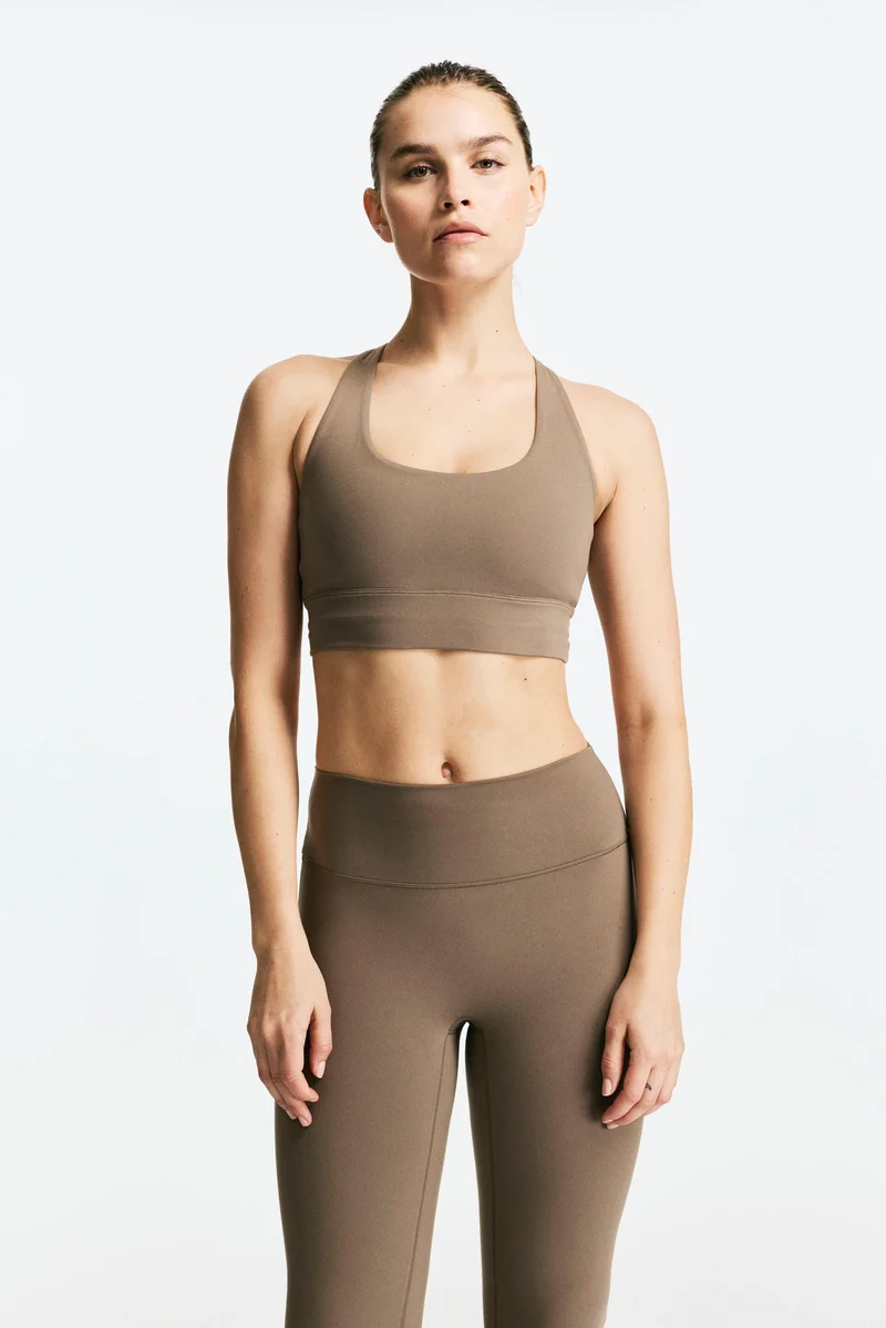 اتش اند ام حمالة صدر رياضية بدعم متوسط من نسيج سوفت موف™