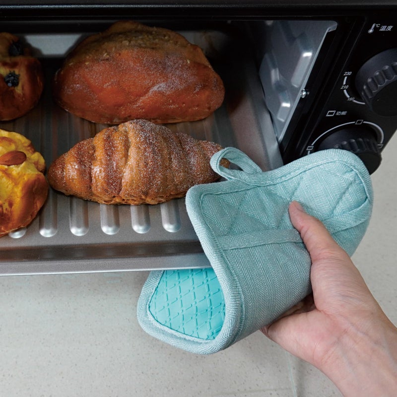 RED LMLDETA Pot Holders Yarn-Dyed Set of 3 Non Slip Silicone Kitchen Lines Heat Resistant 500? Kitchen Gloves BBQ Cooking Baking Cooking Barbecue Microwave Machine Washable (Light Blue Potholders) - Image 4