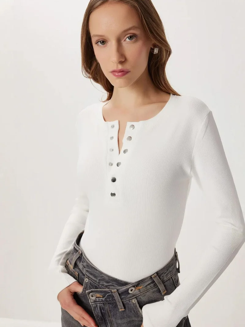 إسطنبول الساحرة ISTANBUL Fitted Button Collar Long Sleeve Blouse