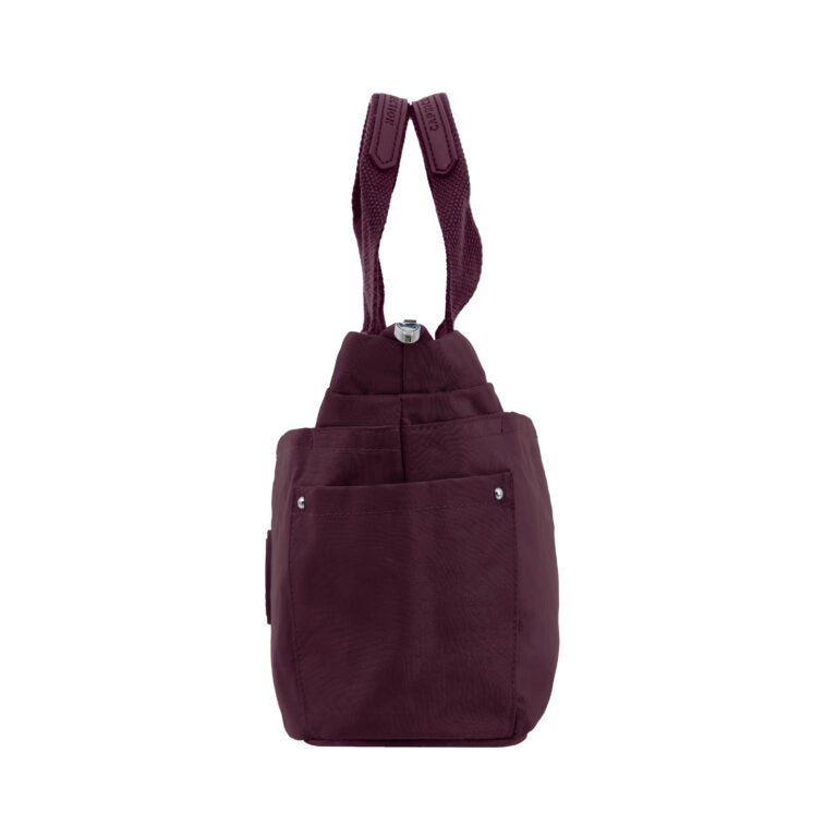مجموعة كابريس حقيبة كتف صغيرة للجنسين – بلون البرقوق الأحمر، نايلون مقاوم للماء، سعة 9.5 لتر - Image 3