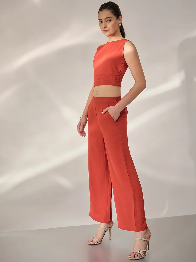 بانيت طقم متناسق (Co-ord Set) بلوزة قصيرة (Crop Top) بلون الصدأ (Rust) مع بنطلون