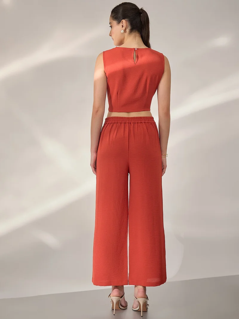 بانيت طقم متناسق (Co-ord Set) بلوزة قصيرة (Crop Top) بلون الصدأ (Rust) مع بنطلون