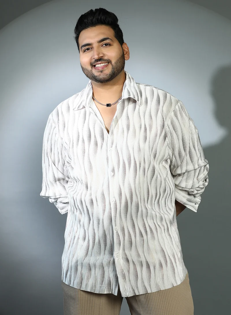 انستافاب بلس قميص رجالي مقاس كبير بنقوش دوامية بلون أبيض عاجي وبني شوكولاتة بياقة كوبية وأكمام طويلة للإستخدام اليومي