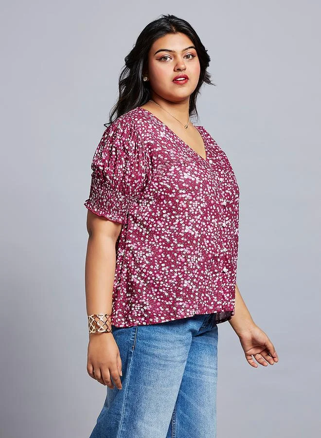 جلو باص بلوزة بمقاس كبير وطبعة زهور مع أكمام منفوخة