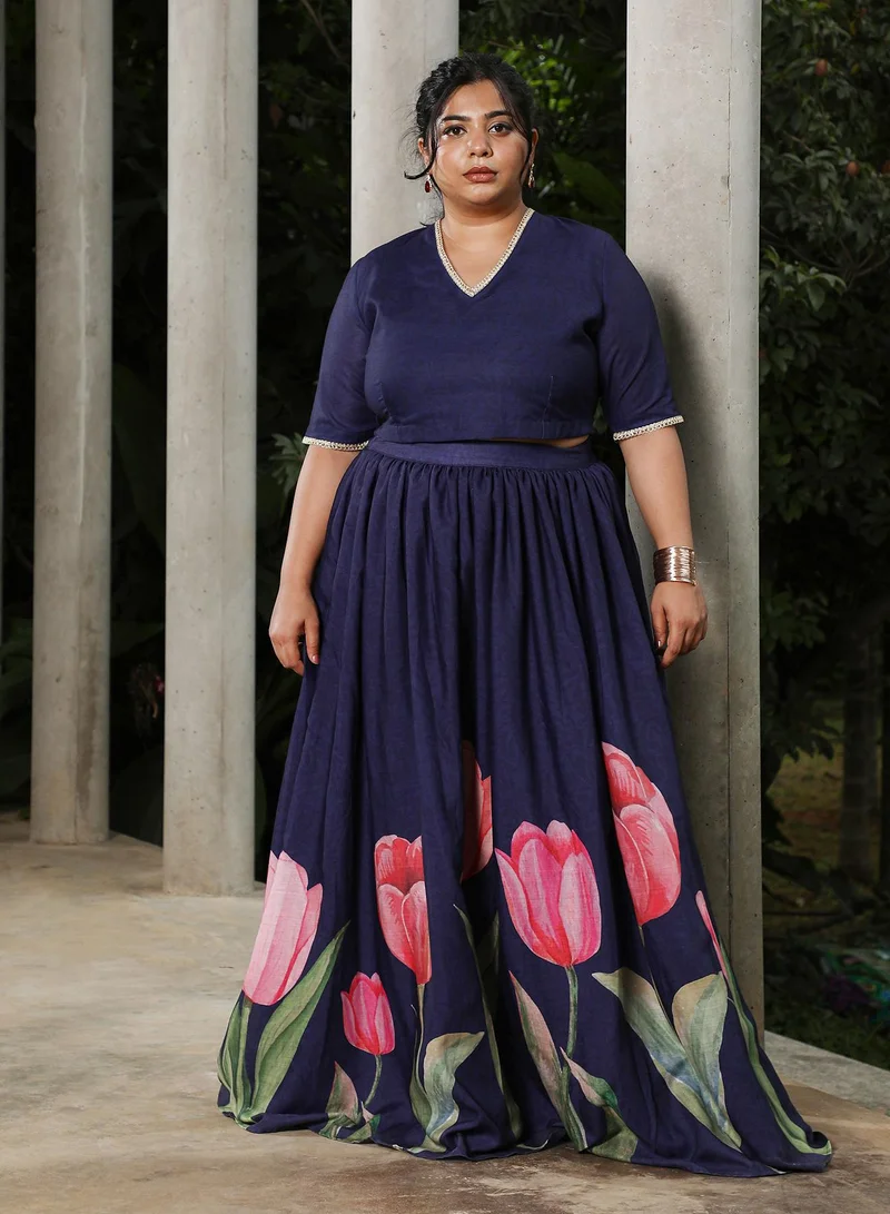 انستافاب بلس طقم نسائي بنفسجي مطبوع بأوراق الورد من إنستافاب بلس للملابس العرقية