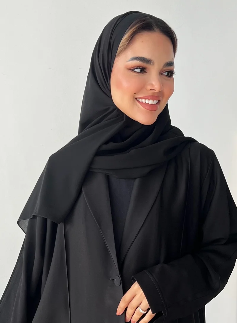 عبايات لوسين طرحة سادة باللون الأسود