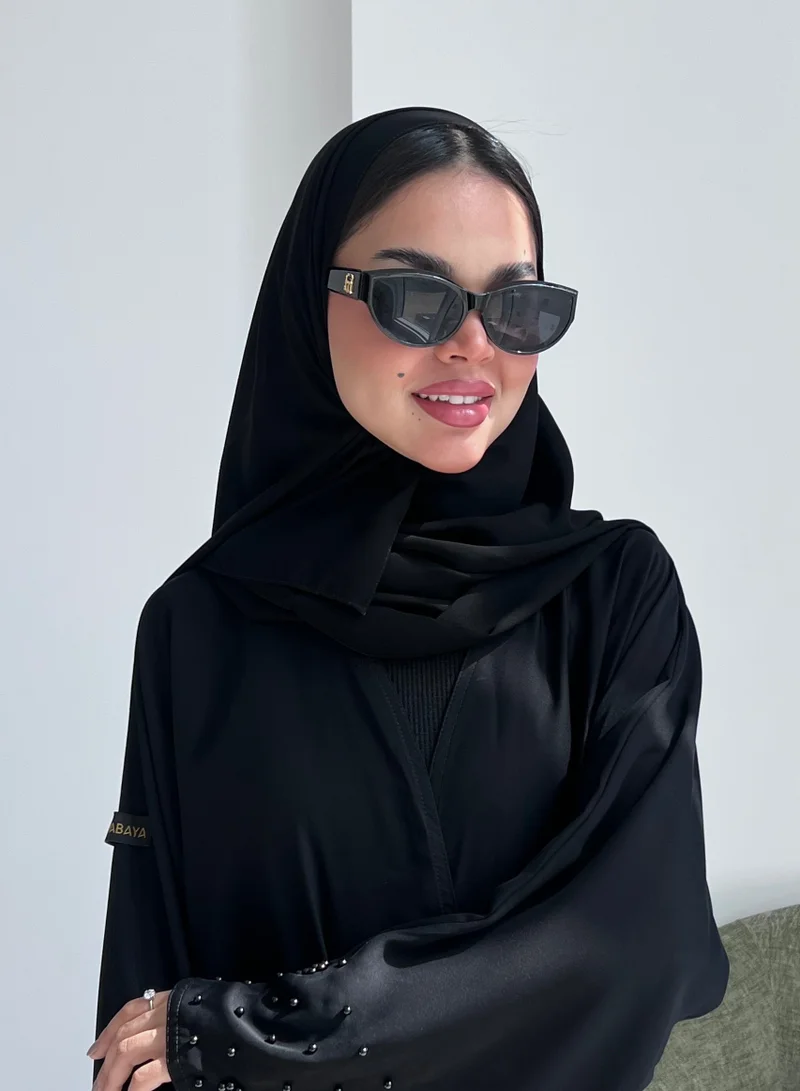 عبايات لوسين طرحة سادة باللون الأسود