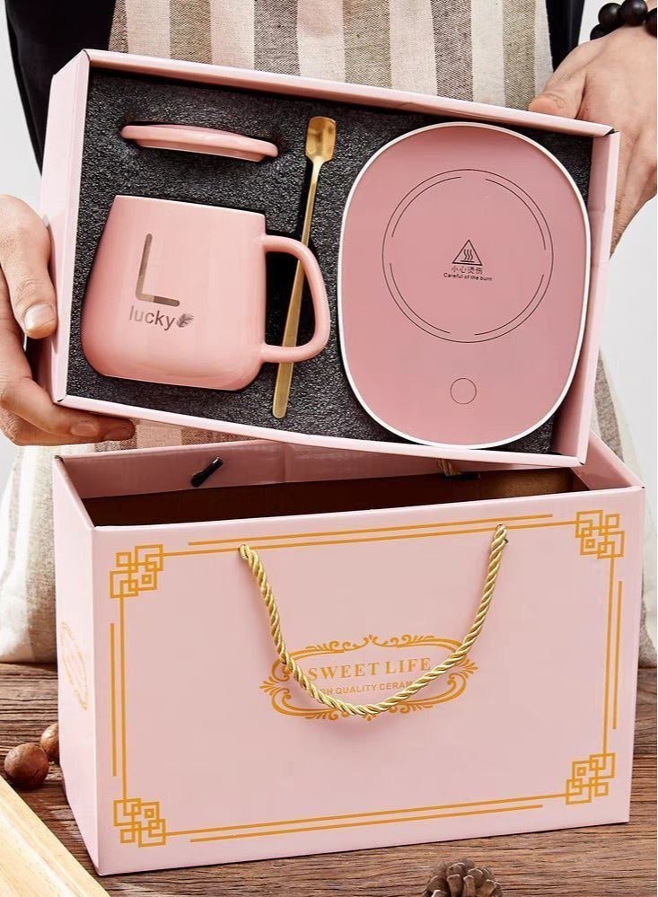 كوب قهوة كهربائي، منظم حراري للمشروبات والحليب والشاي والماء للمنزل والمكتب سخان الأكواب بقابس بقوة عالية ويسخن السطح بشكل أسرع مناسبة لمعظم الأكواب: - أكواب زجاجية، أكواب سيراميك، أكواب من الستانلس ستيل، كوب زجاجي، حليب معبأ. مثالي لأي مكتب أو منزل أو مطبخ أو مسكن أو أكثر من ذلك. آمنة ومتينة: - تتميز لوحة الزجاج المقوى السميكة بوظائف مقاومة للماء ومنع التشققات. آمنة وسهلة التنظيف. - Image 1