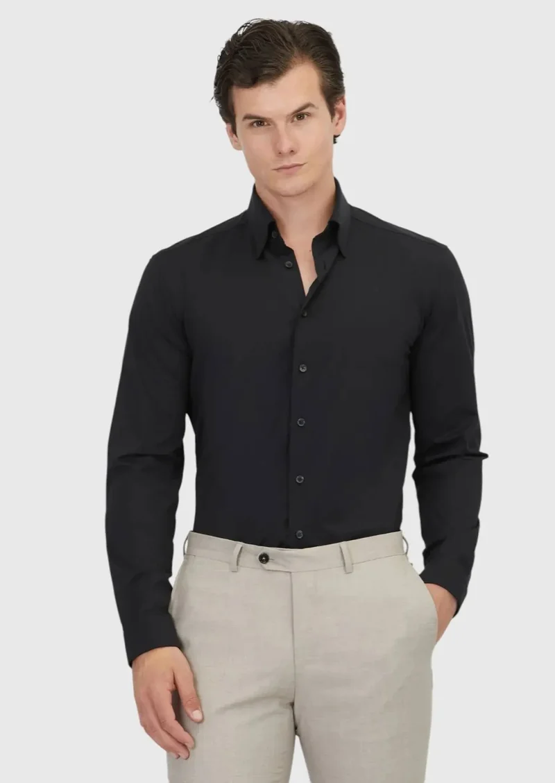 رامسي قميص أسود سادة بقصة كاجوال محبوك من مزيج القطن
