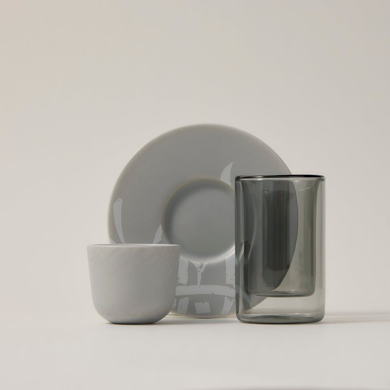 دلتي طقم أكواب شاي وفناجين قهوة سعودية زجاج وبورسلان رمادي 18 قطعة - Image 1