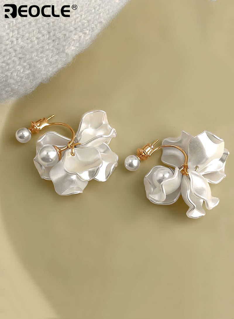 ريوكل أقراط لؤلؤ بتلات نسائية تتميز بالفخامة الأنيقة مع دبابيس رقيقة بأسلوب متعدد الاستخدامات للارتداء اليومي للنساء - Image 3