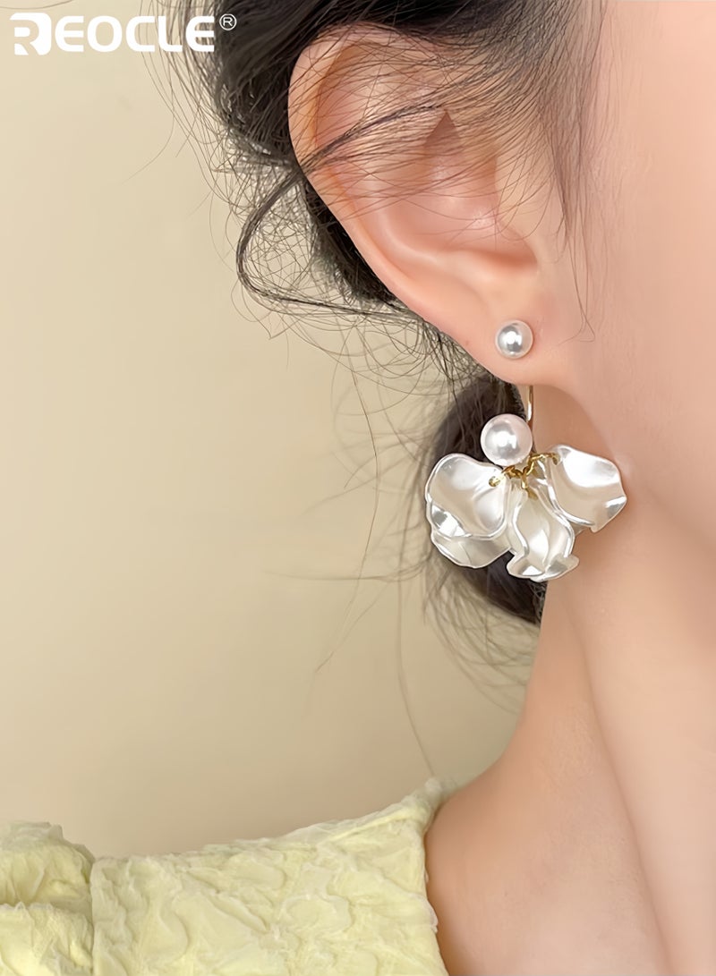 ريوكل أقراط لؤلؤ بتلات نسائية تتميز بالفخامة الأنيقة مع دبابيس رقيقة بأسلوب متعدد الاستخدامات للارتداء اليومي للنساء - Image 5