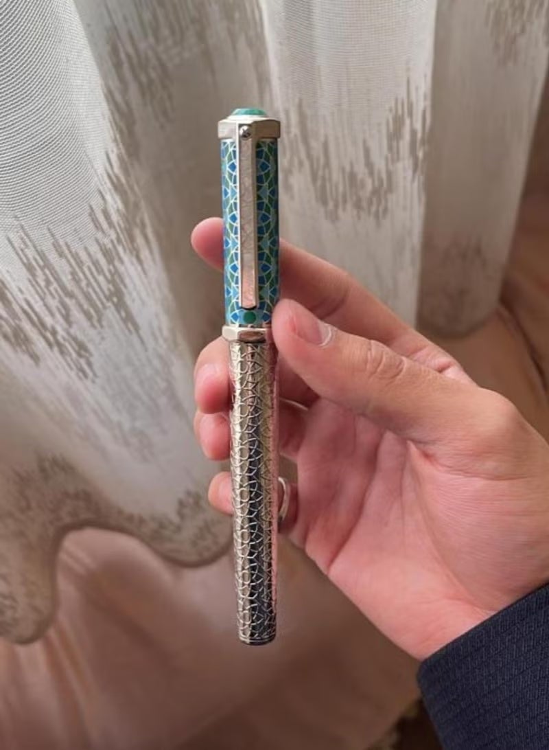 قلم عالي الجودة وأنيق بتصميم مريح وناعم