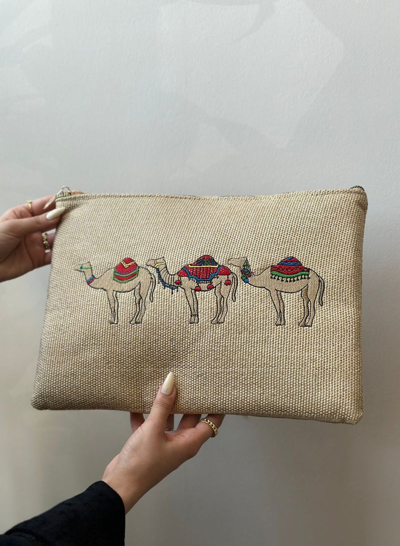 The Camel Series pouch is suitable for iPad and books with an exclusive and luxurious design - Image 3