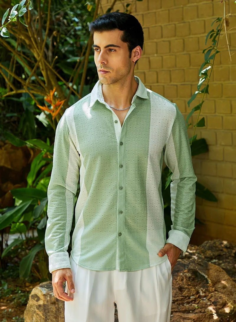 Campus Sutra Campus Sutra Men's Pistachio Green & Daisy White Panel-Tactile Shirt For Casual Wear | Spread Collar | Long Cuffed Sleeves | Button Closure | Shirt Crafted With Comfort Fit For Everyday Wear