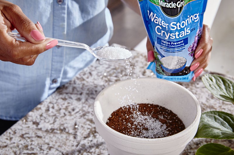 Miracle-Gro Water Storing Crystals, Helps Prevent Over and Underwatering in Outdoor and Indoor Plants, 12 oz. - Image 3