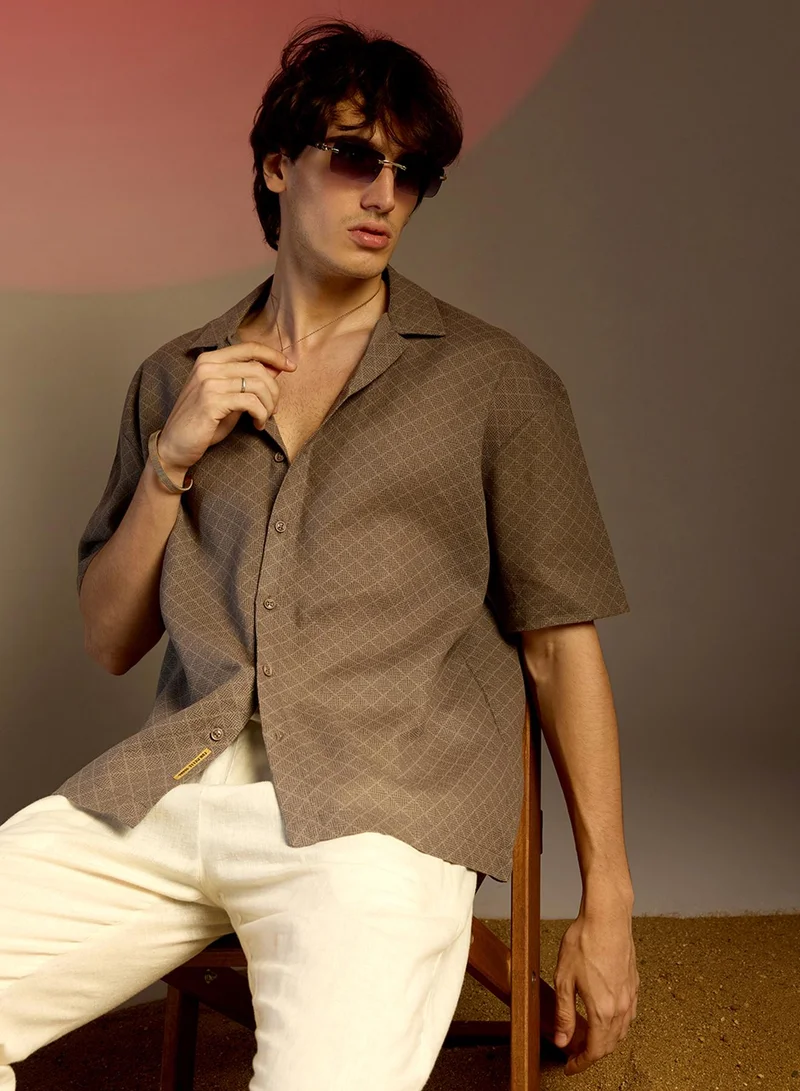 Campus Sutra Men's Peanut Brown Quad-Lined Oversized Shirt For Casual Wear | Cuban Collar | Short Sleeve | Button Closure | Oversized Shirt Crafted With Comfort Fit For Everyday Wear