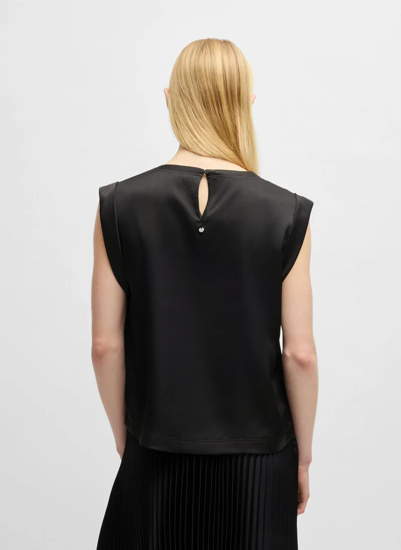 بوس تيشيرت بدون أكمام من الساتان المطرّز