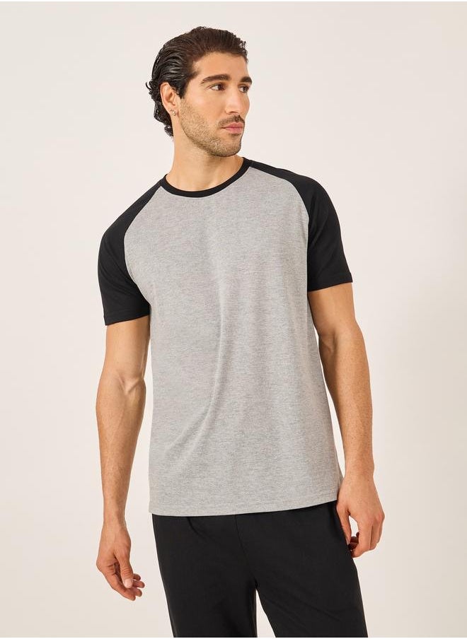 Styli Styli Colorblock Raglan Sleeve T-Shirt and Pyjama Set  - Image 2