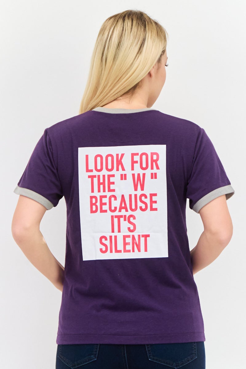 Wrangler تي شيرت نسائي بياقة دائرية وأكمام قصيرة بشعار العلامة التجارية، بنفسجي - Image 3