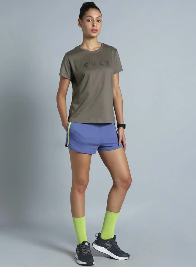 كالت تيشرت بطبعة العلامة التجارية