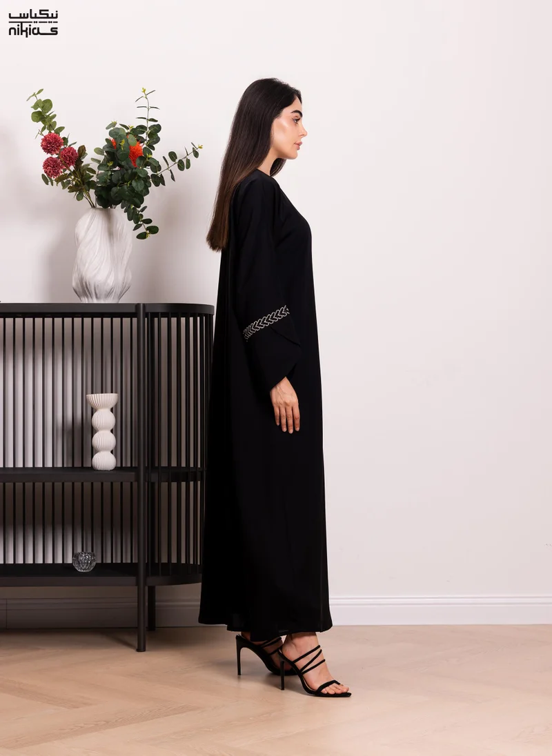 نيكياس عباية نيكاس نيدا بأزرار ودانتيل مرصع