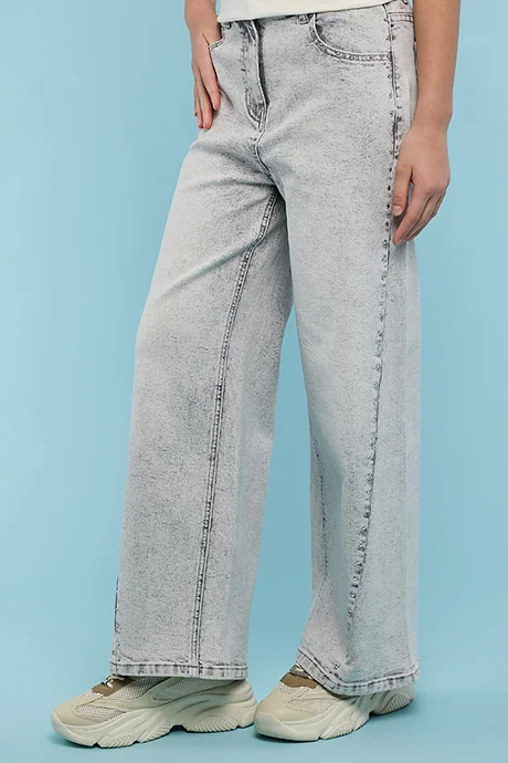 R&B Washed Straight Fit Jeans with Button Closure