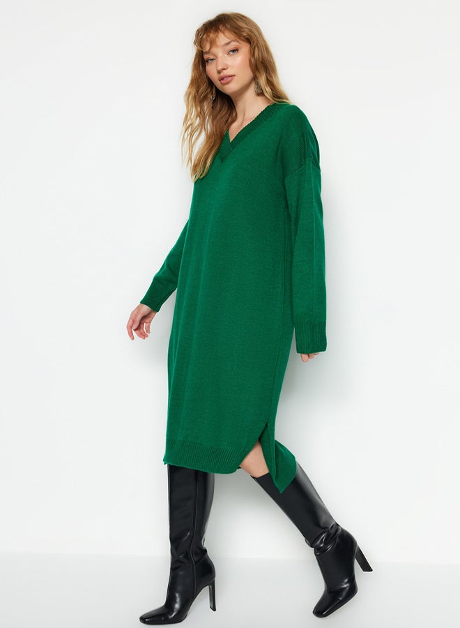 trendyol فستان ماكسي محبوك بلون أخضر زمردي بنمط واسع - Image 2