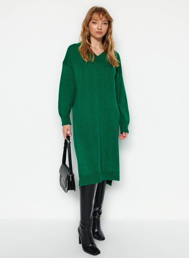 trendyol فستان ماكسي محبوك بلون أخضر زمردي بنمط واسع - Image 3