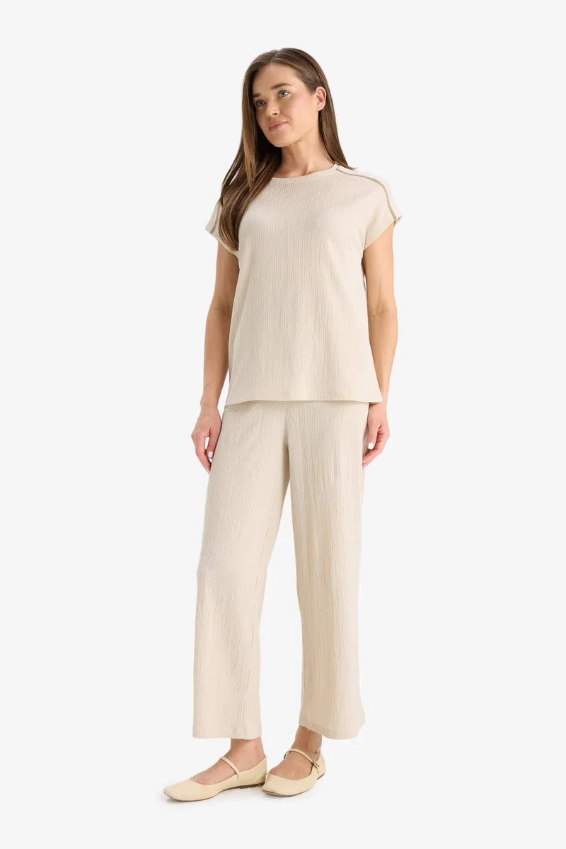 ديفاكتو Elastic Waist Straight Leg Crepe Capri Pants